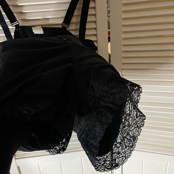 LG fitted one piece black lace body shaper - Picture 2 of 4